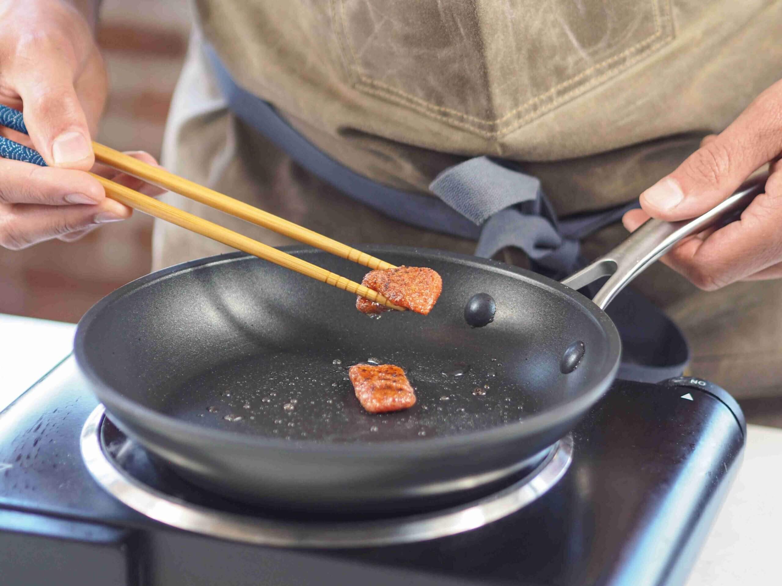 CC-BY_Wildtype_Cooking salmon_credit Wildtype (1)